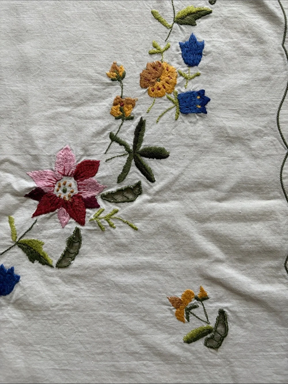 Vintage Embroidered Floral Table Linen